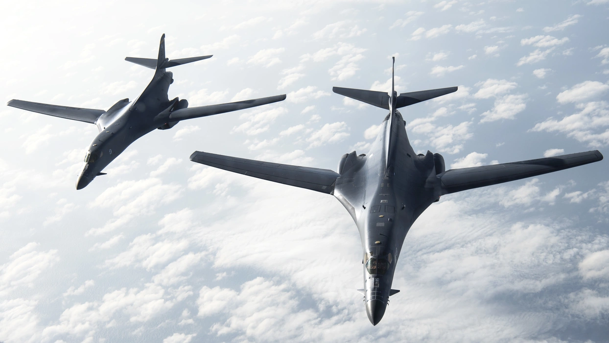 B-1轰炸机（B-1 bomber）图片桌面壁纸（一）