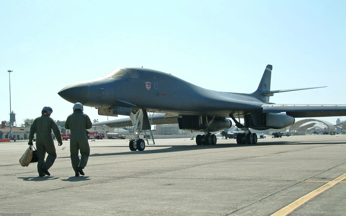 B-1轰炸机（B-1 bomber）图片桌面壁纸（一）