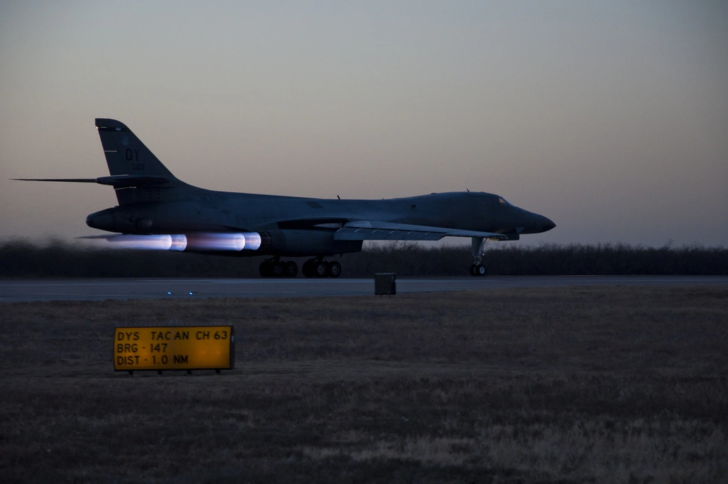 B-1轰炸机（B-1 bomber）图片桌面壁纸（一）