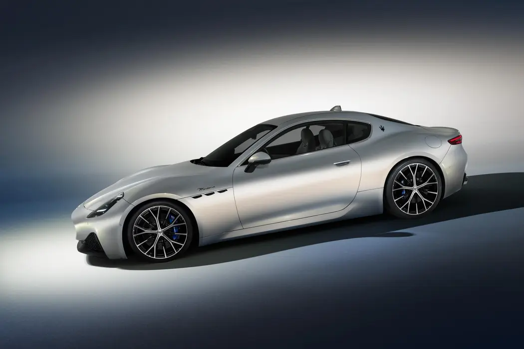 玛莎拉蒂 GranTurismo 轿跑车图片壁纸