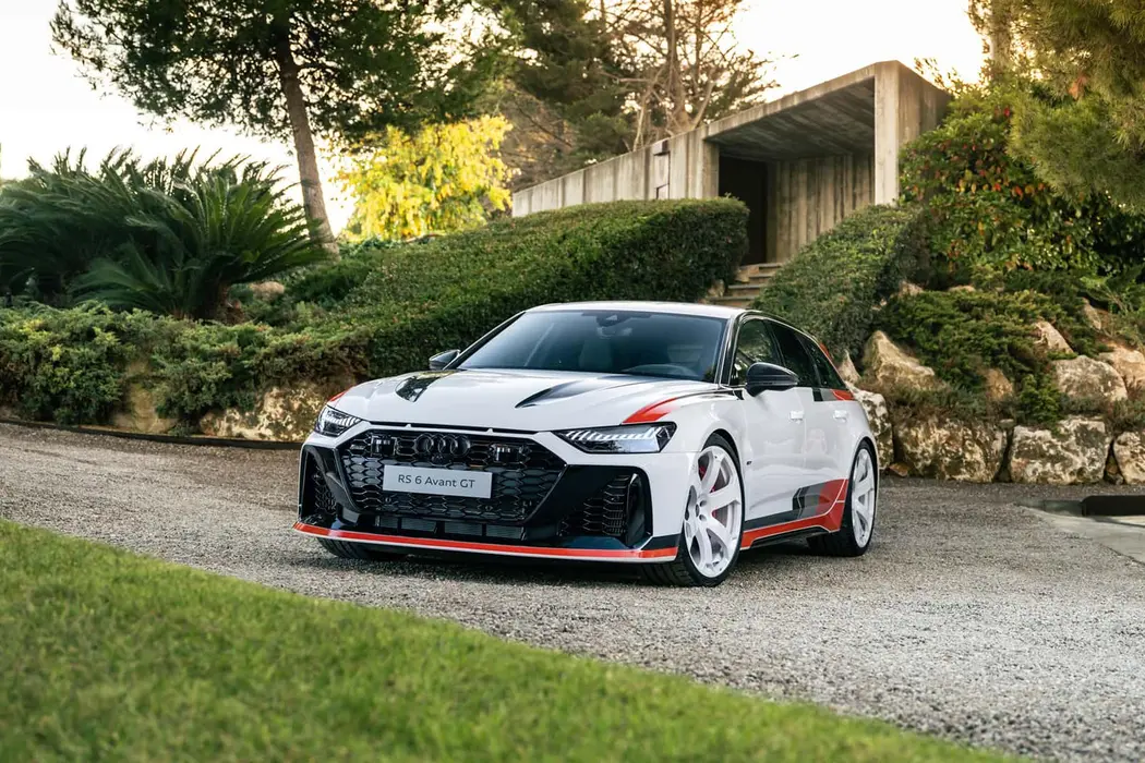 奥迪RS 6 2024款 RS 6 Avant GT 汽车壁纸