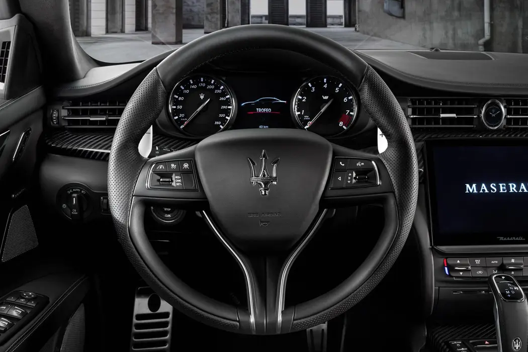玛莎拉蒂总裁3.0T S Q4黑色轿车壁纸