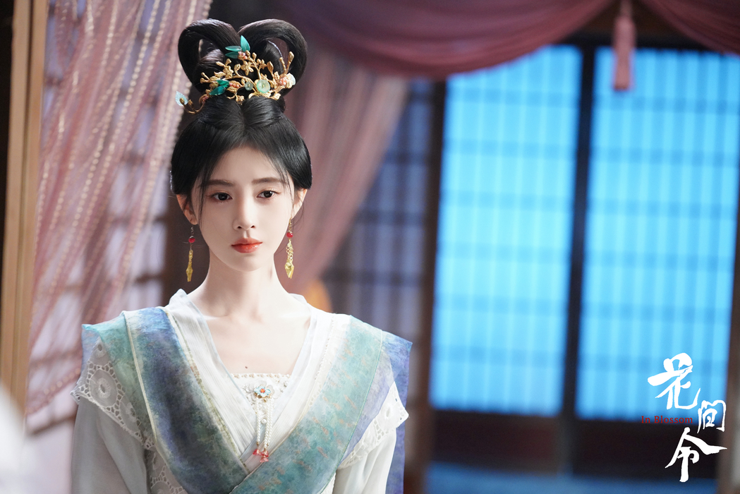 古装电视剧《花间令》鞠婧祎单人剧照壁纸