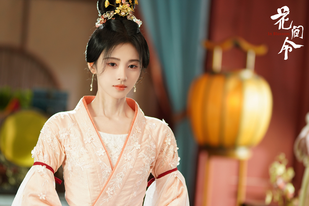 古装电视剧《花间令》鞠婧祎单人剧照壁纸