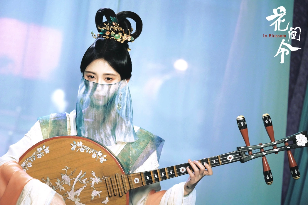 古装电视剧《花间令》鞠婧祎单人剧照壁纸