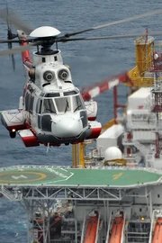 EC225大型双发涡轮直升机桌面壁纸