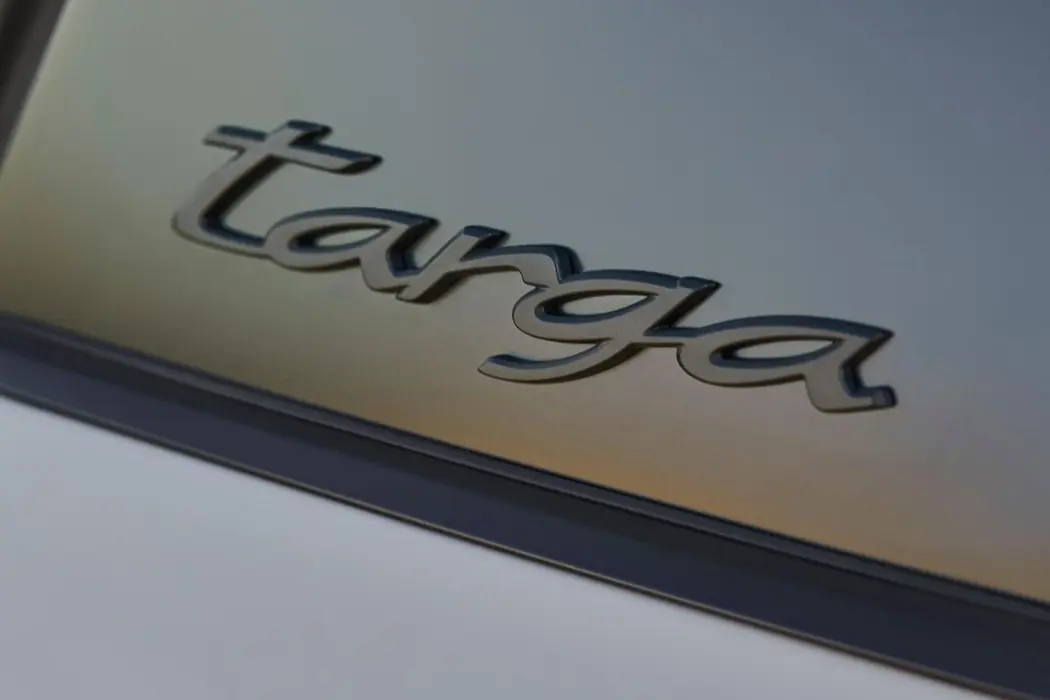 保时捷911 2022款 Targa 4 GTS 汽车壁纸