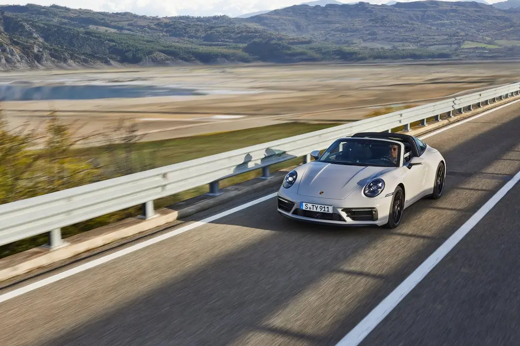 保时捷911 2022款 Targa 4 GTS 汽车壁纸