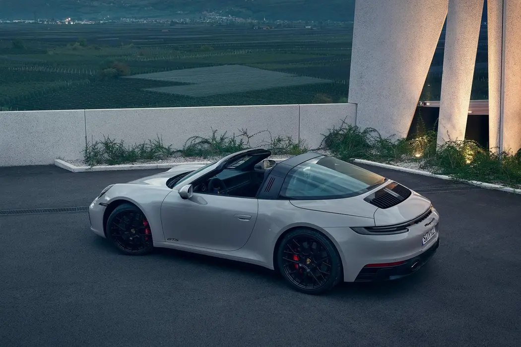 保时捷911 2022款 Targa 4 GTS 汽车壁纸