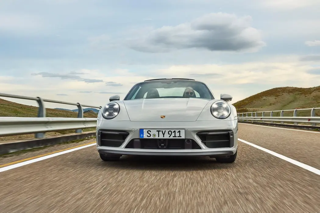保时捷911 2022款 Targa 4 GTS 汽车壁纸