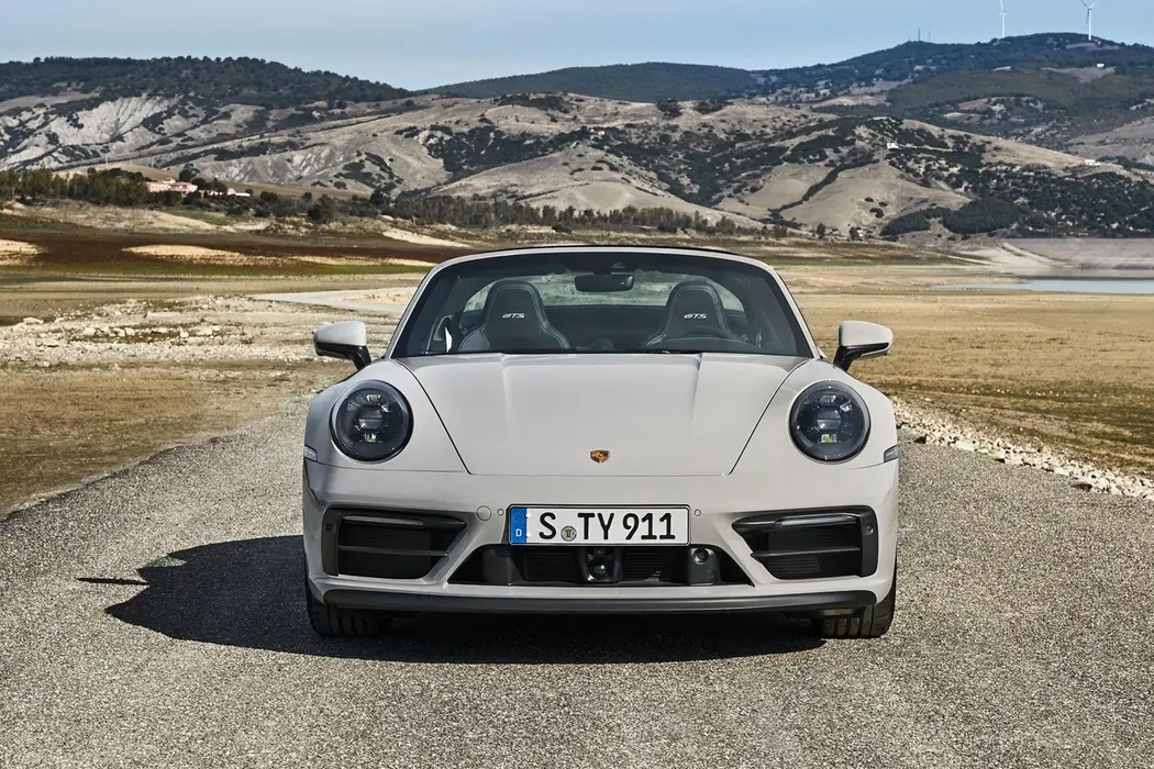保时捷911 2022款 Targa 4 GTS 汽车壁纸