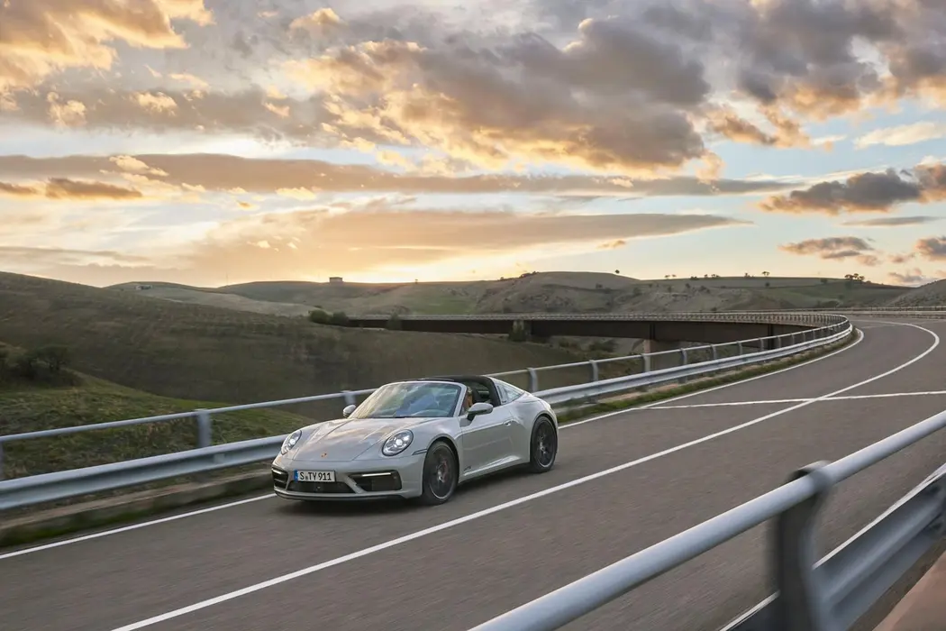 保时捷911 2022款 Targa 4 GTS 汽车壁纸