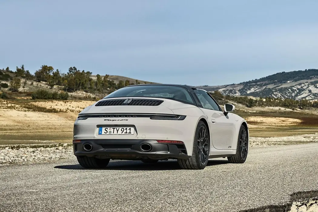 保时捷911 2022款 Targa 4 GTS 汽车壁纸