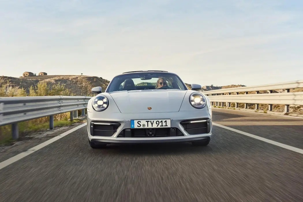 保时捷911 2022款 Targa 4 GTS 汽车壁纸