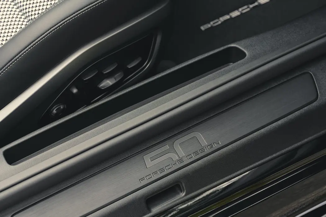 保时捷911 Targa 4 GTS Edition 50 Years Porsche Design 壁纸