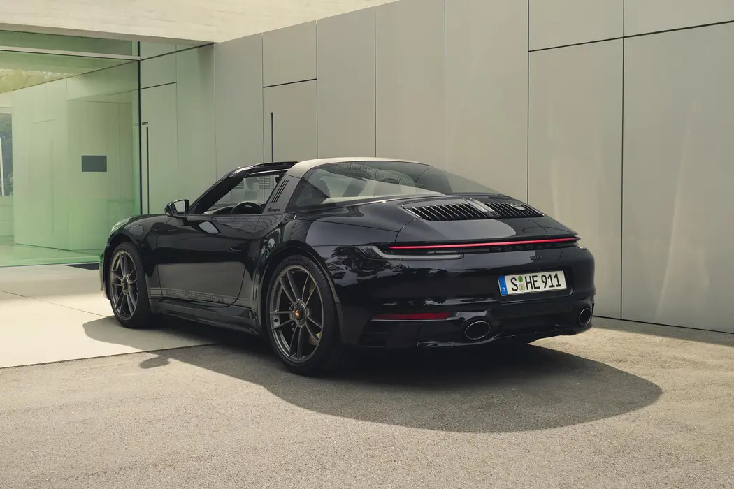 保时捷911 Targa 4 GTS Edition 50 Years Porsche Design 壁纸