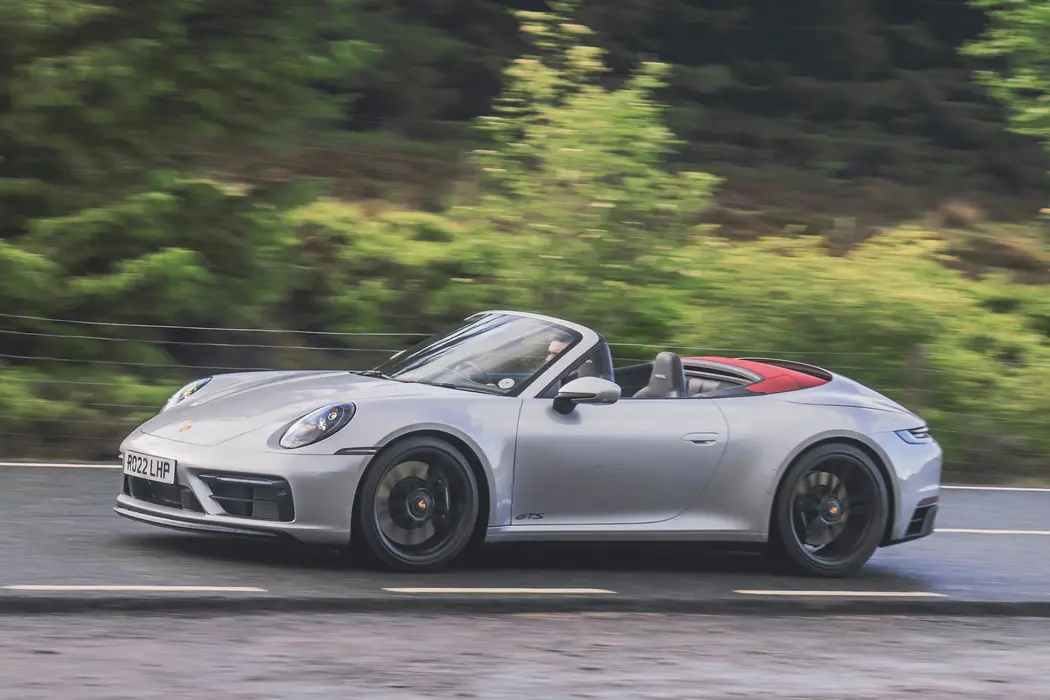 保时捷911 2022款 Carrera GTS Cabriolet 英国版 壁纸