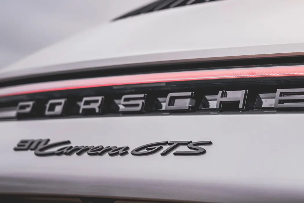 保时捷911 2022款 Carrera GTS Cabriolet 英国版 壁纸