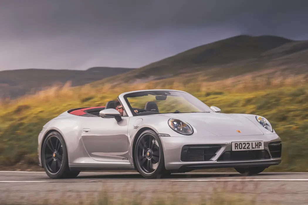 保时捷911 2022款 Carrera GTS Cabriolet 英国版 壁纸