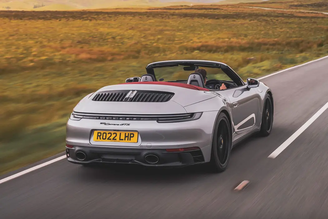 保时捷911 2022款 Carrera GTS Cabriolet 英国版 壁纸