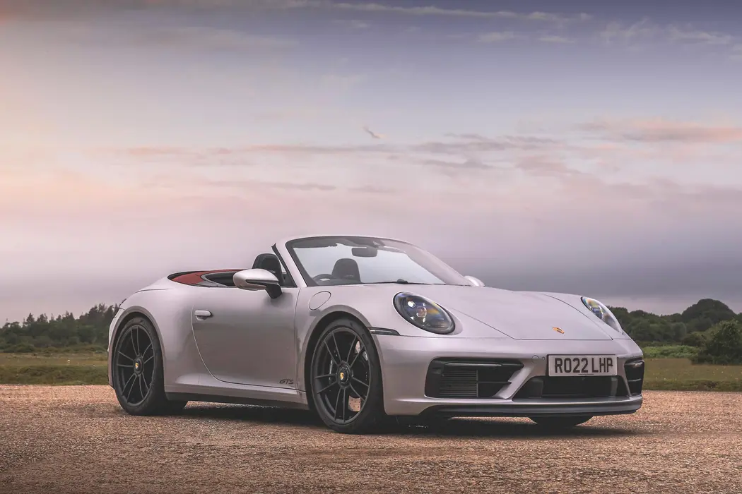 保时捷911 2022款 Carrera GTS Cabriolet 英国版 壁纸