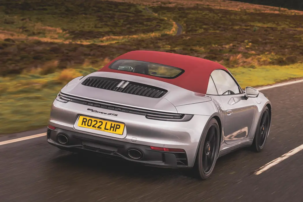保时捷911 2022款 Carrera GTS Cabriolet 英国版 壁纸