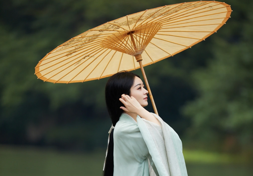 赵丽颖《与凤行》绿衣战袍剧照壁纸