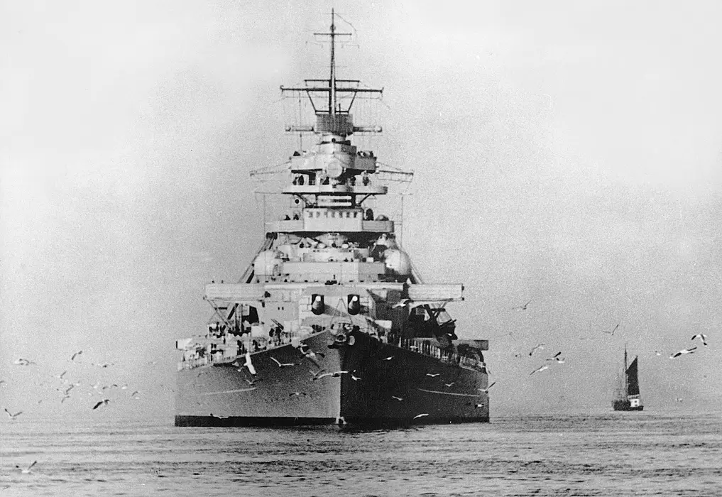 俾斯麦号战列舰（Bismarck class）图片壁纸