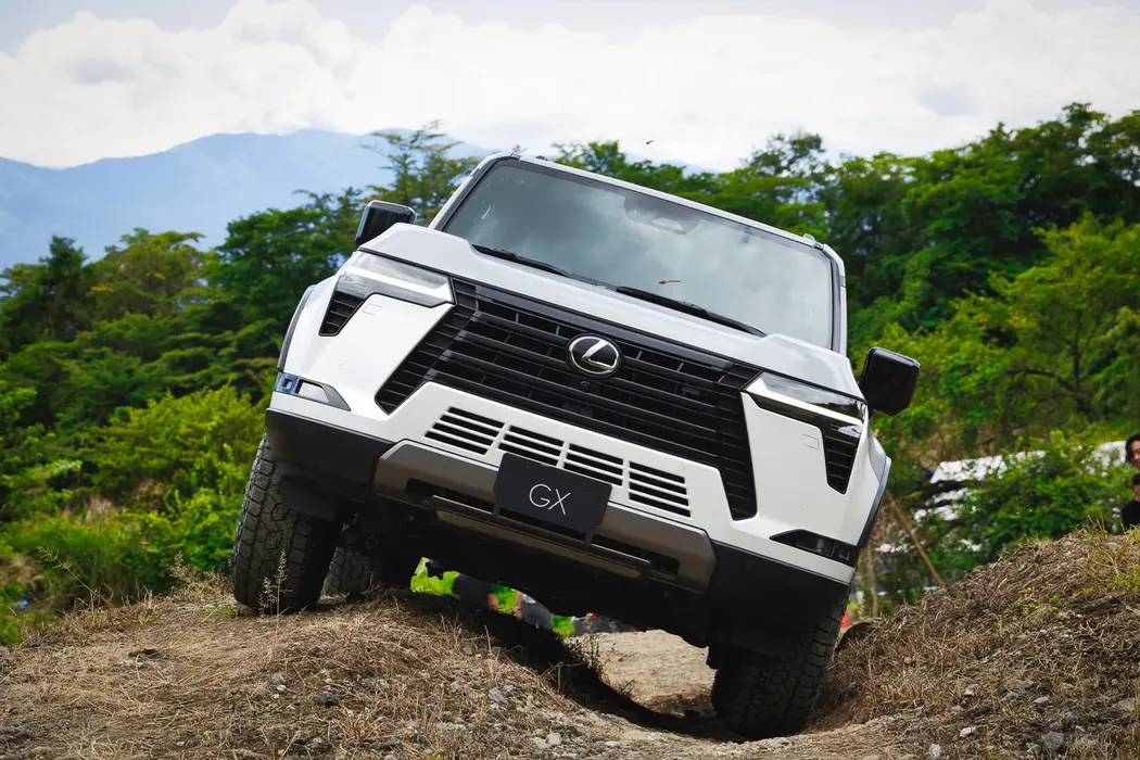 雷克萨斯GX SUV 汽车图片桌面壁纸