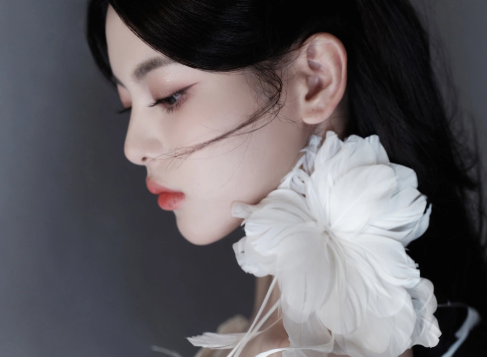 杨超越性感蕾丝裙写真图片壁纸