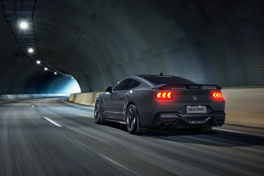 2024款福特Mustang 5.0L V8 Dark Horse汽车壁纸