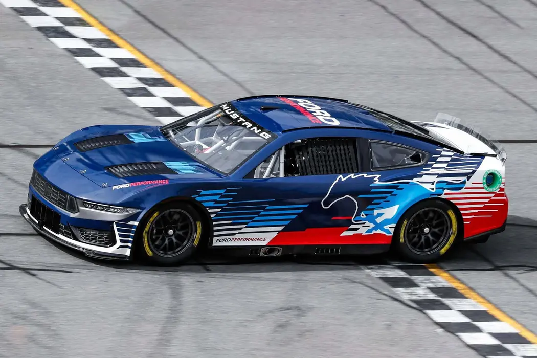 2024款 福特 NASCAR Cup Series Mustang Dark Horse 跑车壁纸