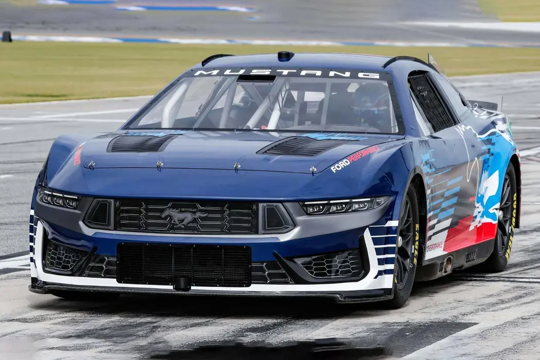 2024款 福特 NASCAR Cup Series Mustang Dark Horse 跑车壁纸