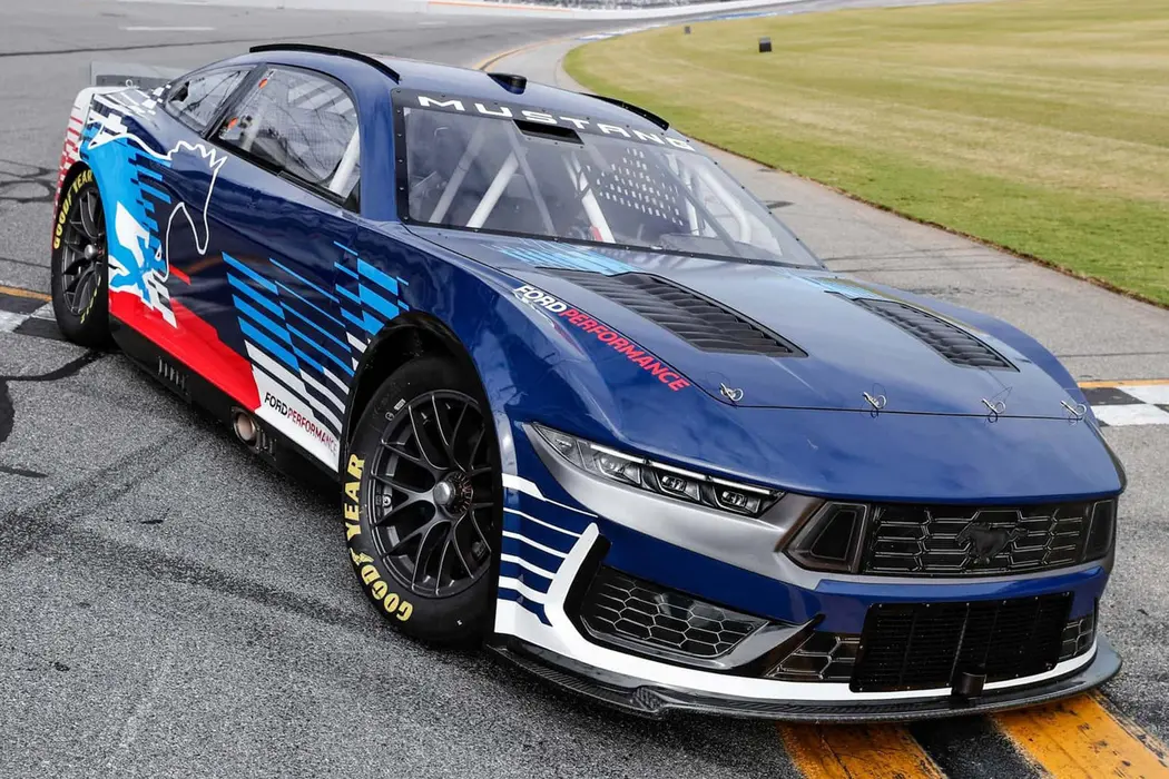 2024款 福特 NASCAR Cup Series Mustang Dark Horse 跑车壁纸