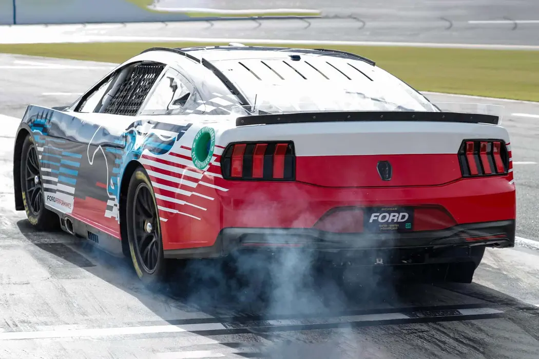 2024款 福特 NASCAR Cup Series Mustang Dark Horse 跑车壁纸
