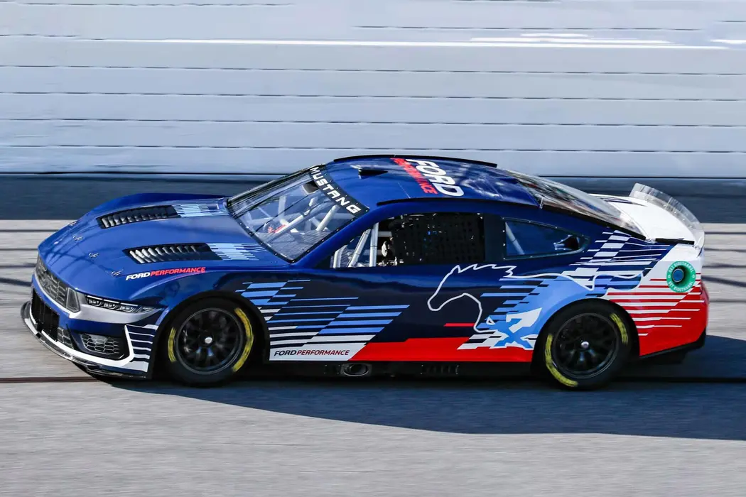 2024款 福特 NASCAR Cup Series Mustang Dark Horse 跑车壁纸