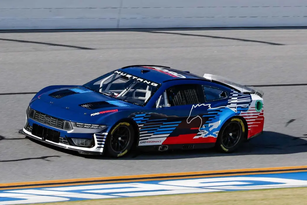 2024款 福特 NASCAR Cup Series Mustang Dark Horse 跑车壁纸