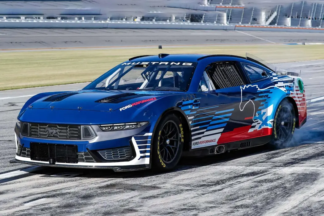 2024款 福特 NASCAR Cup Series Mustang Dark Horse 跑车壁纸