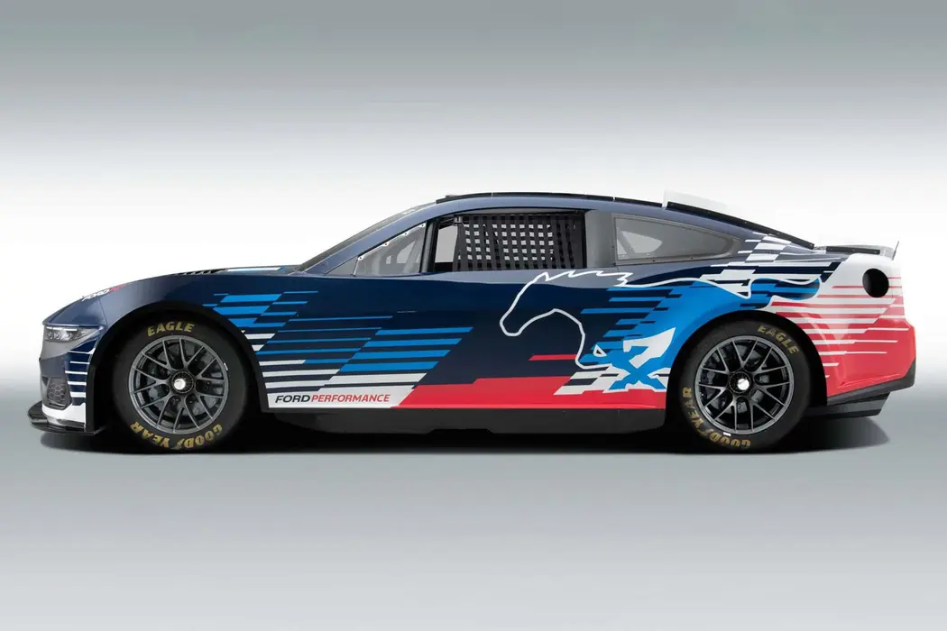 2024款 福特 NASCAR Cup Series Mustang Dark Horse 跑车壁纸