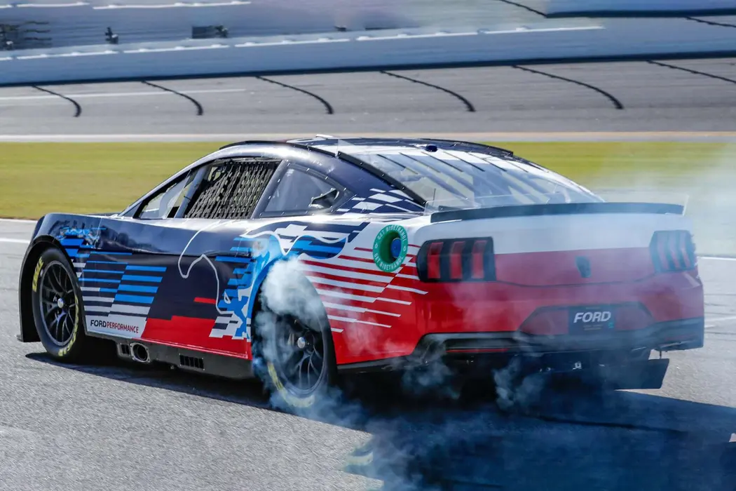 2024款 福特 NASCAR Cup Series Mustang Dark Horse 跑车壁纸