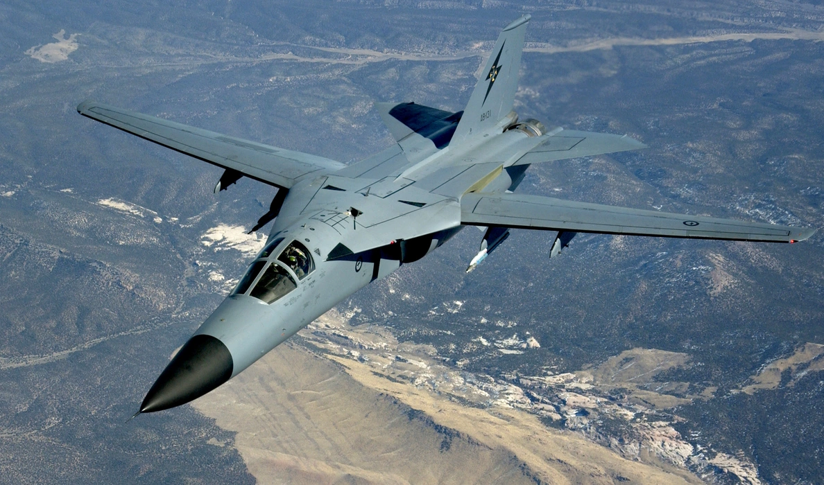 F-111战斗轰炸机（F-111 Aardvark）图片壁纸