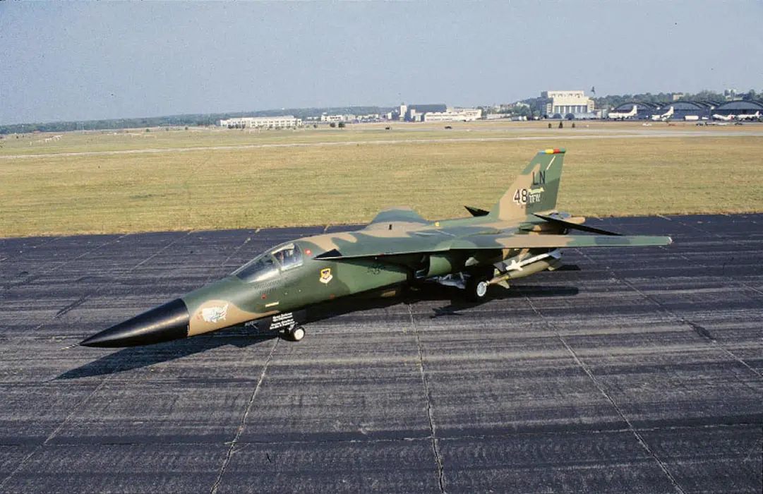 F-111战斗轰炸机（F-111 Aardvark）图片壁纸