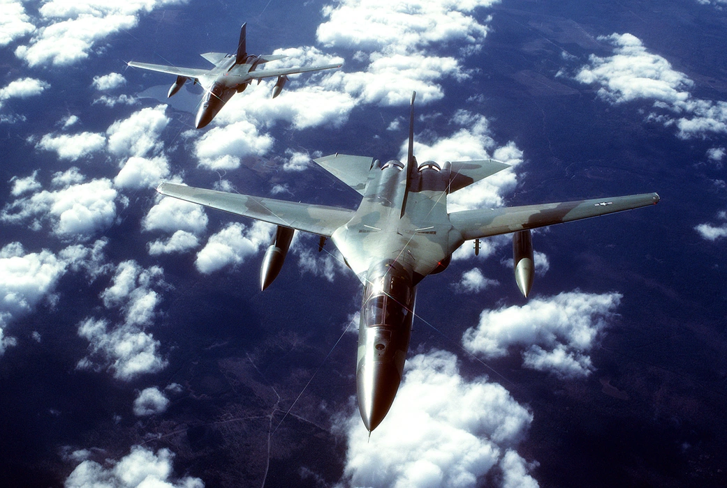 F-111战斗轰炸机（F-111 Aardvark）图片壁纸