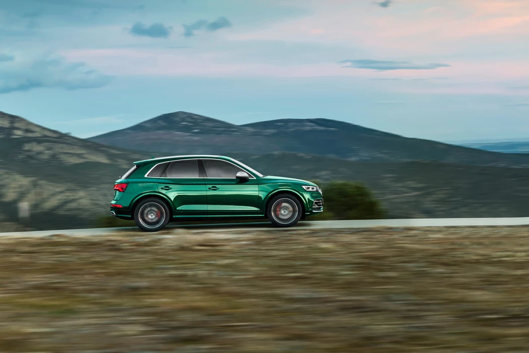 绿色奥迪 Audi SQ5 SUV 汽车图片壁纸