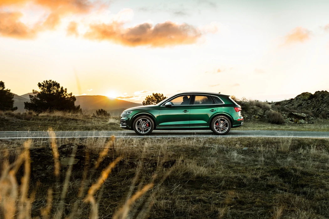 绿色奥迪 Audi SQ5 SUV 汽车图片壁纸