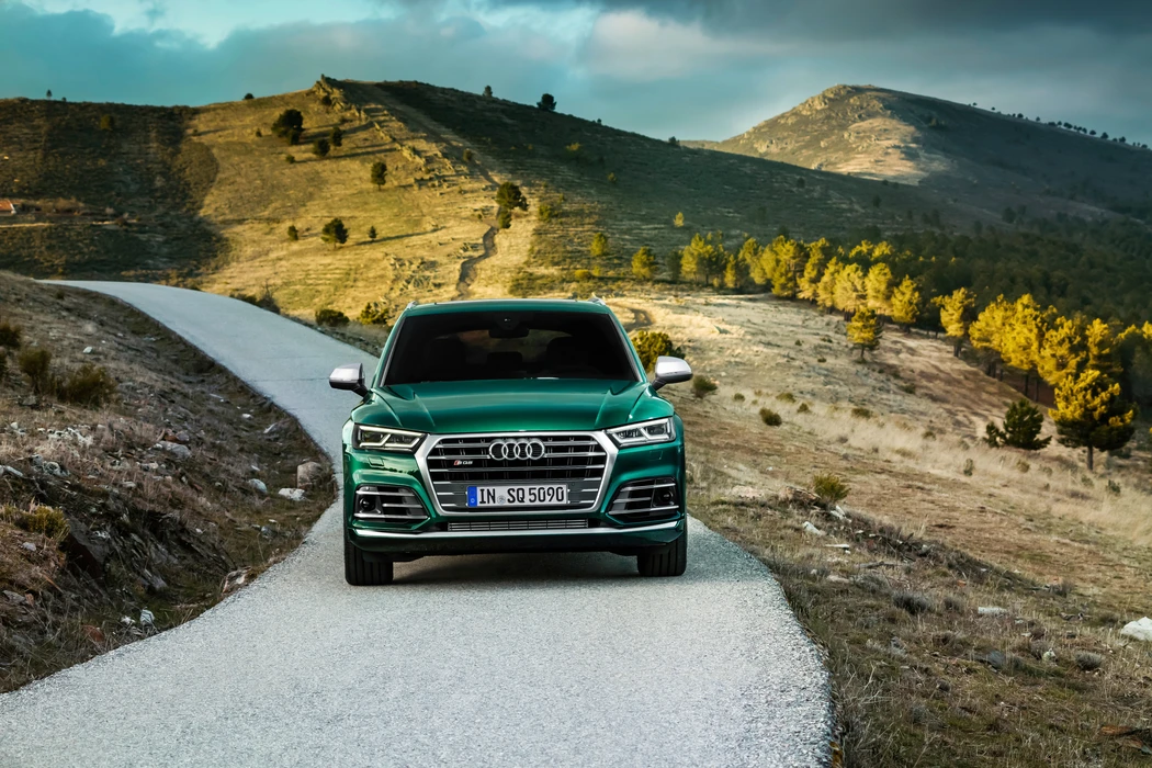 绿色奥迪 Audi SQ5 SUV 汽车图片壁纸
