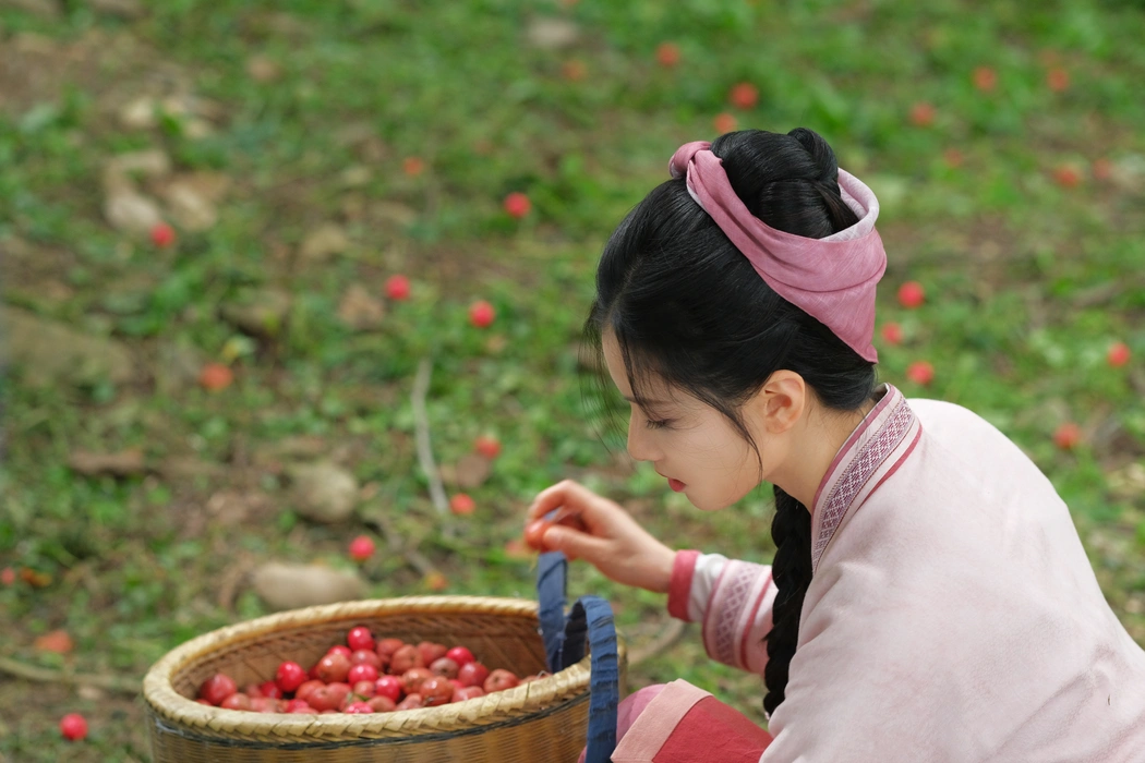 张婧仪《惜花芷》单人剧照图片壁纸