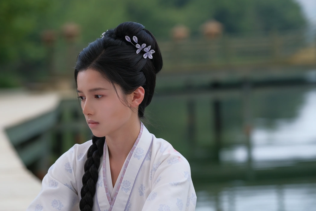 张婧仪《惜花芷》单人剧照图片壁纸