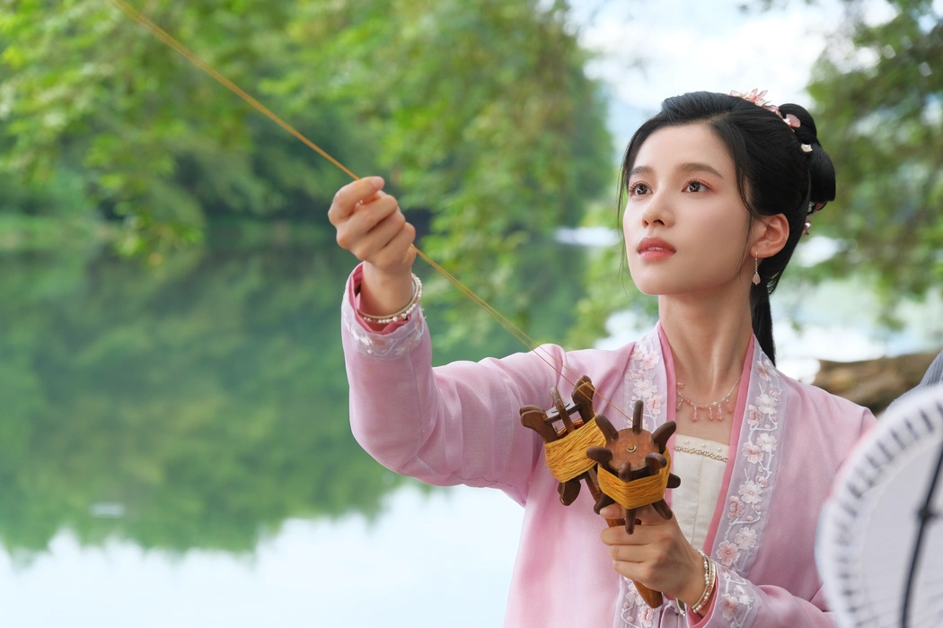 张婧仪《惜花芷》单人剧照图片壁纸