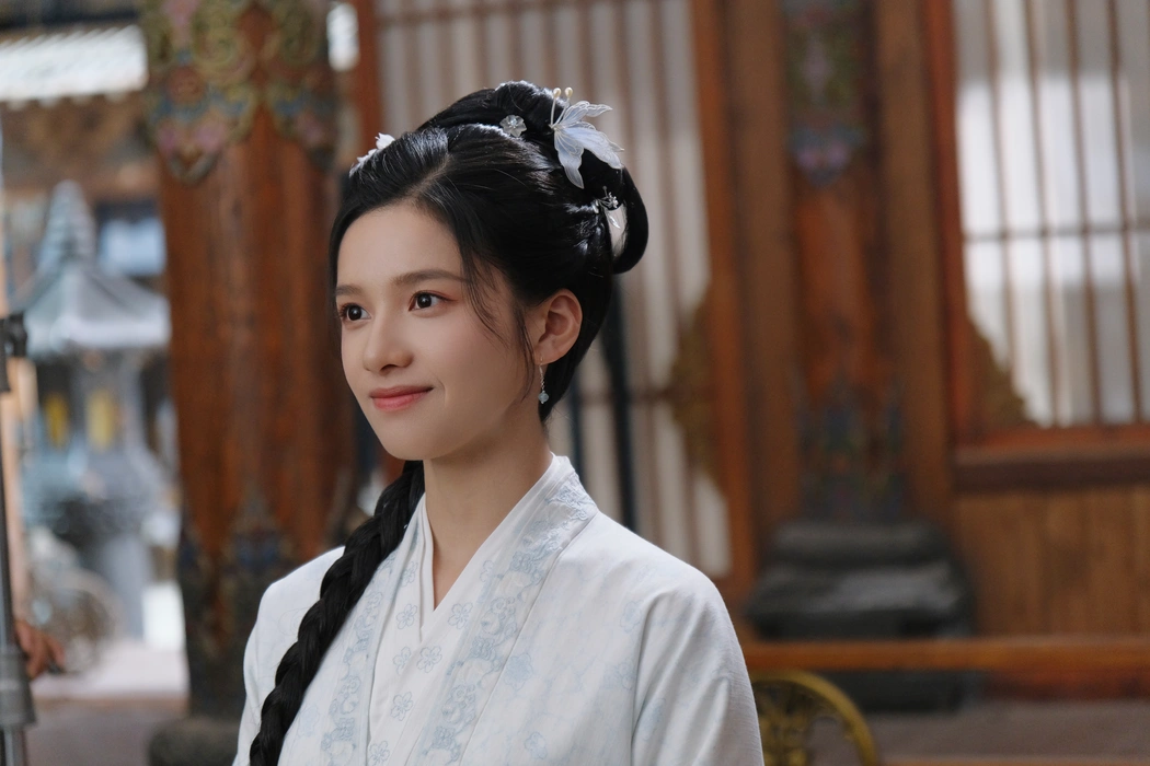 张婧仪《惜花芷》单人剧照图片壁纸